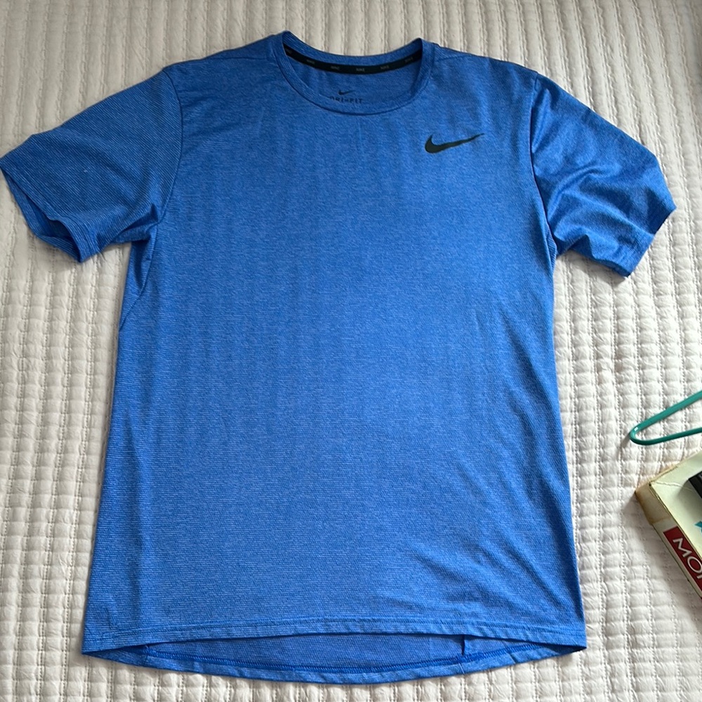 Nike Blue Short Sleeve Tee with Crew Neck Design